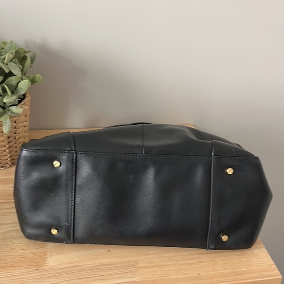 Elegant Black Leather Tote Bag - Picture 5 of 7